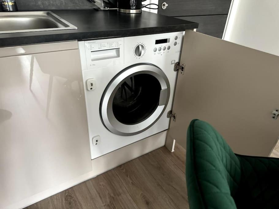 Luxury Oaks Suite, Free Private Parking, 2 Bed 2 Bathroom Apartment, Central Solihull Birmingham Exterior photo