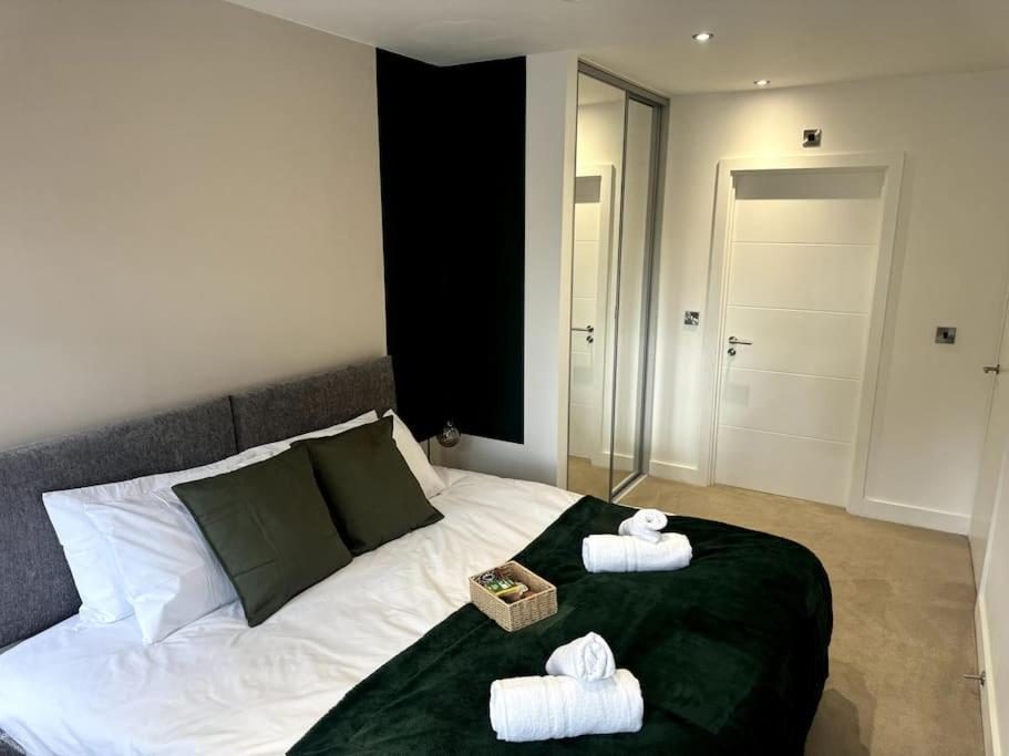 Luxury Oaks Suite, Free Private Parking, 2 Bed 2 Bathroom Apartment, Central Solihull Birmingham Exterior photo