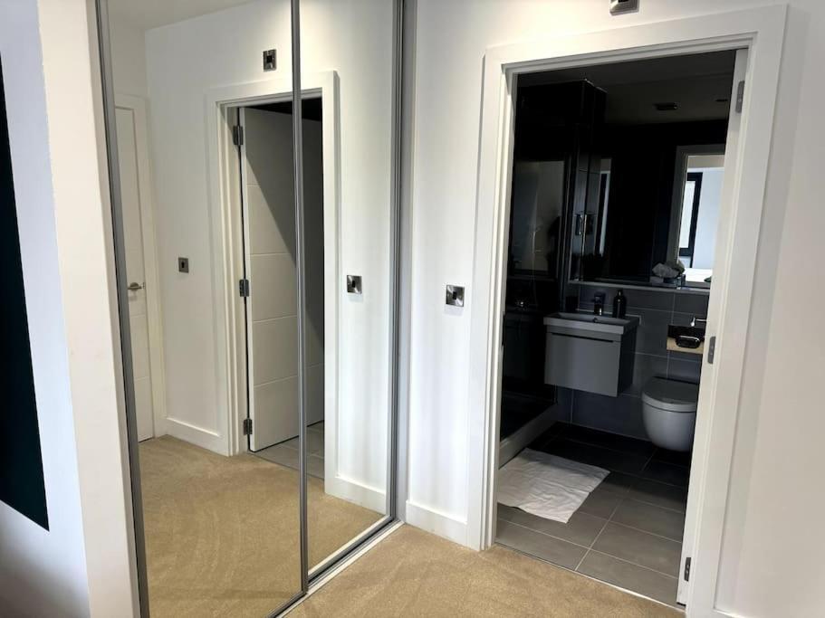 Luxury Oaks Suite, Free Private Parking, 2 Bed 2 Bathroom Apartment, Central Solihull Birmingham Exterior photo